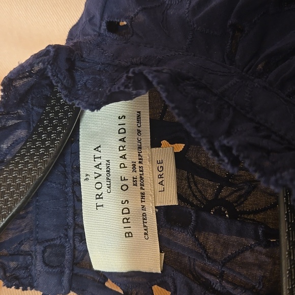 Trovata Navy Eyelet Top, Sz L NWT - Picture 3 of 7